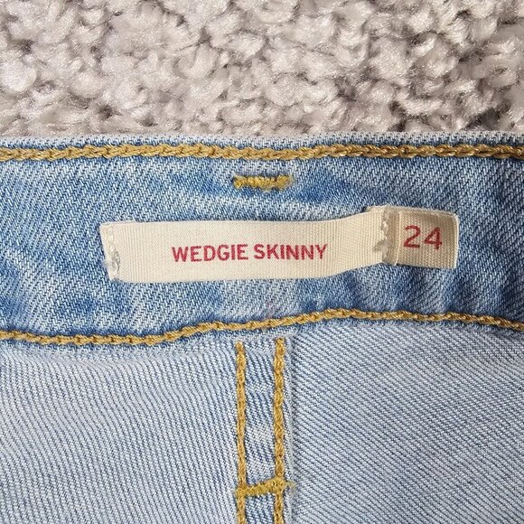 Levis Wedgie Jeans Women 24‎ (Fits 23x26) Blue Skinny Button Light Wash Denim - Picture 10 of 15